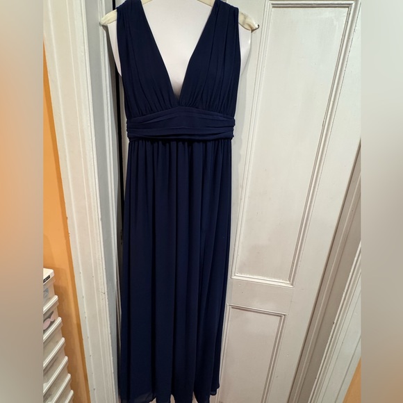 Lulu’s Navy plunge neck bridesmaid dress, size Large - Picture 5 of 6